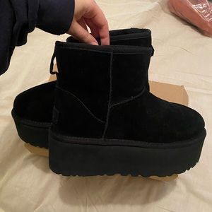 New! Ugg Classic Mini Platform Women’s size 7